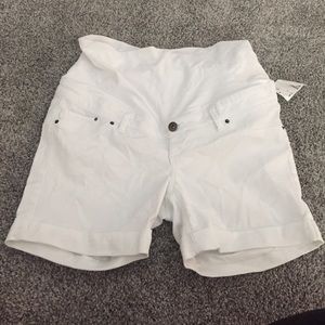 NWT - H & M white maternity shorts